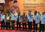 Di UNS Soekarwo Buka-bukaan Soal Ekonomi Kerakyatan