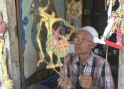 Berbahan Karpet Talang, Suparto Lestarikan Kerajinan Wayang