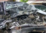 Usai Tabrak Truk, Pengemudi Mobil Asal Mojokerto Tewas