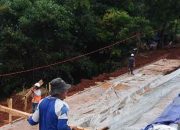 Akses Jalan Dua Desa di Jember Terputus Akibat Tanah Longsor