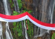 Kibarkan Bendera Merah Putih Raksasa, Polres Lumajang Peringati Hari Bhayangkara ke 75