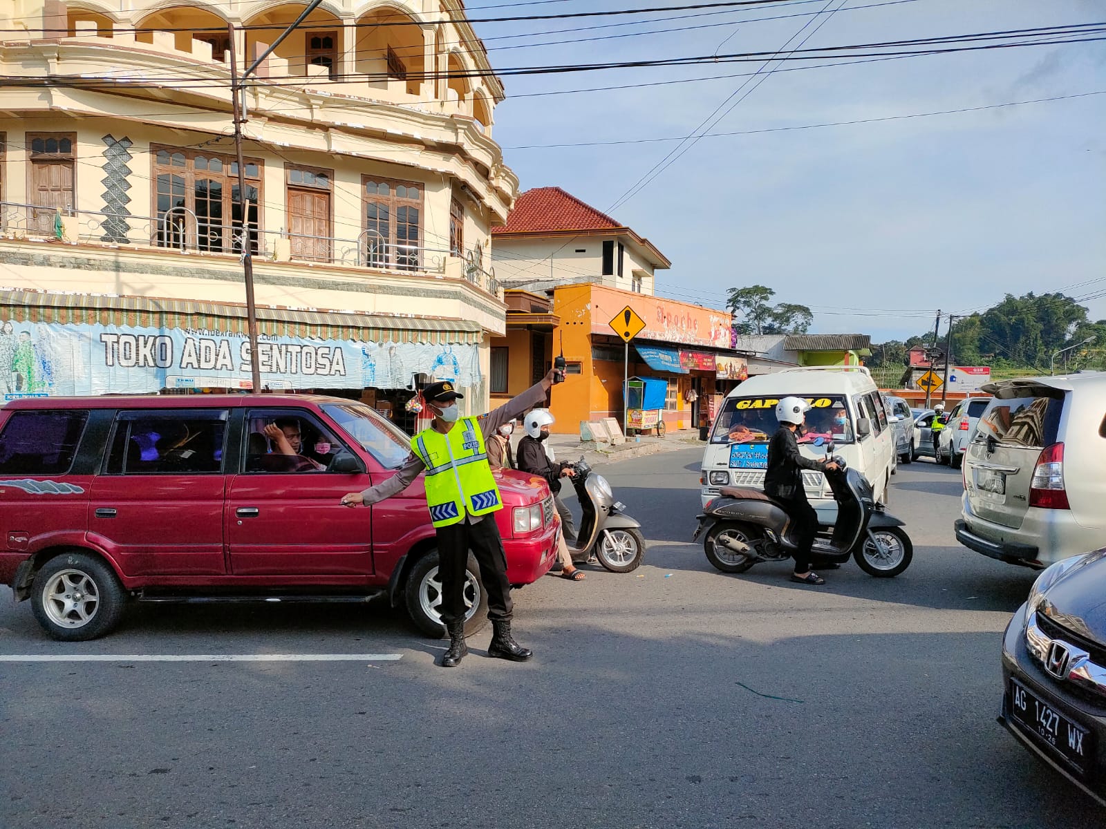 Polres Magetan Siagakan Puluhan Personel Di Titik Rawan Macet Kawasan