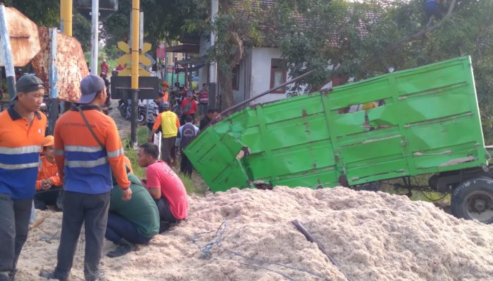 KA Gajayana Tabrak Truk Gandeng di Baron, Nganjuk