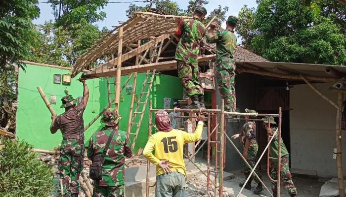 Diterjang Puting Beliung, Rumah Warga Baron Roboh