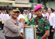 Kapolres Lumajang Beri Reward Anggota Marinir dan Anggota Polres Berprestasi