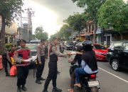 Ramadhan Berkah Polres Tulungagung Berbagi Takjil Jelang Buka Puasa