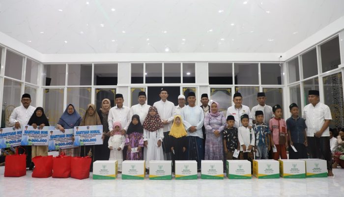 Guyub Bersama Warga Perak Pj Bupati Jombang Tarawih Di Masjid “Ba’i Al Karim”,