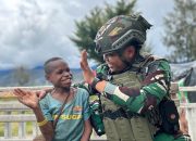 Satgas Mobile Yonif 509 Kostrad Laksanakan Pengobatan Untuk Anak Papua