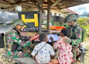 Personel Satgas Yonif 509 Kostrad Ajak Anak Papua Belajar di Pos