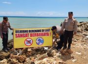 Cegah Laka Laut Polisi Pasang Banner Himbauan di Pantai Pamekasan