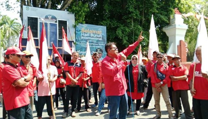 FPMN Lakukan Aksi Unjuk Rasa di Depan Pendopo Pemkab Nganjuk