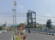 Jembatan Brawijaya Kota Kediri Dilalap Api