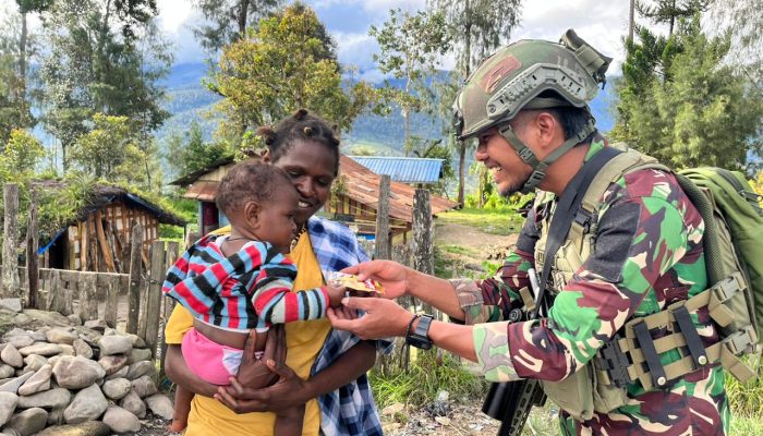 Satgas Yonif 509 Kostrad Berbagi Keceriaan di Kampung Holomama, Intan Jaya