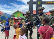 Satgas Yonif 509 Kostrad Bagikan Buku dan ATK Untuk Anak Papua