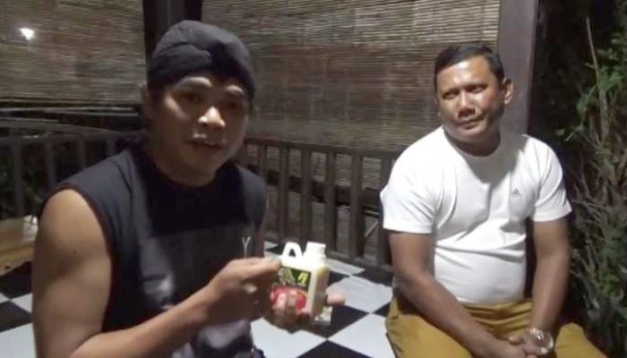 Demy Yoker Artis Banyuwangi, Terkesima Dengan Keajaiban Formula Kambium F1 di Galeri Abadi Bonsai Bondowoso