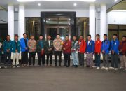 “BUKA PUASA BERSAMA SAMBIL DISKUSI: KAPOLRES NGANJUK DENGAR ASPIRASI MAHASISWA.”